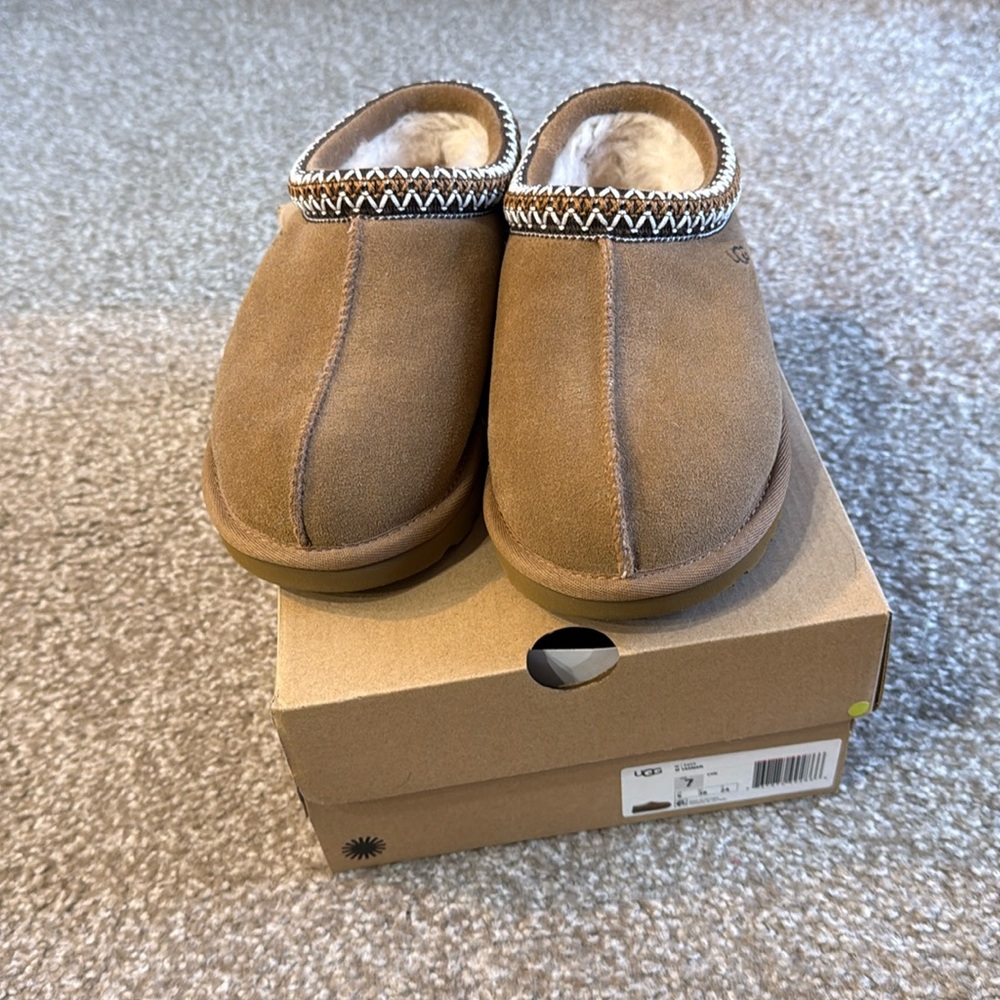 UGG Tasman - Size 7 - Chestnut